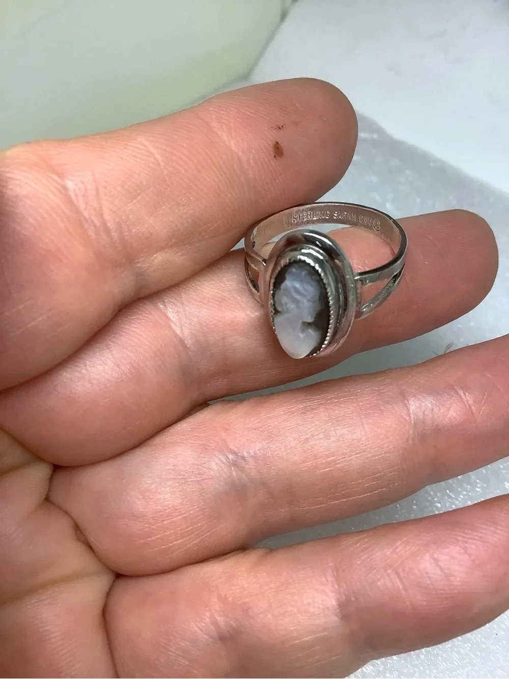 Sarah Coventry Sterling silver Ring with Mother of Pearl Cameo